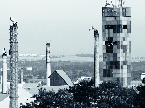 Tovární komíny: vertikály v urbanizované krajině 