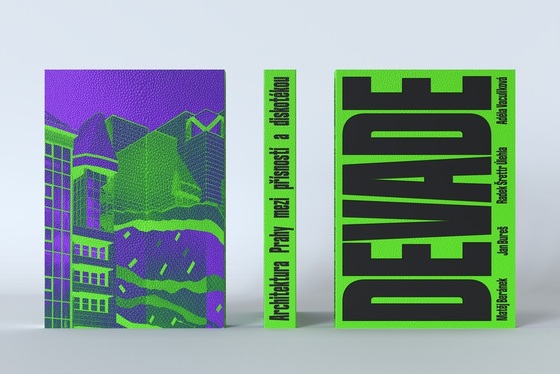 Devadesátky bez sentimentu i nálepek. CAMP křtí novou knihu