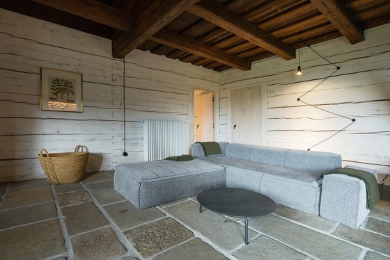 Roubenku Mezi lukami ozdobil porcelánový šperk